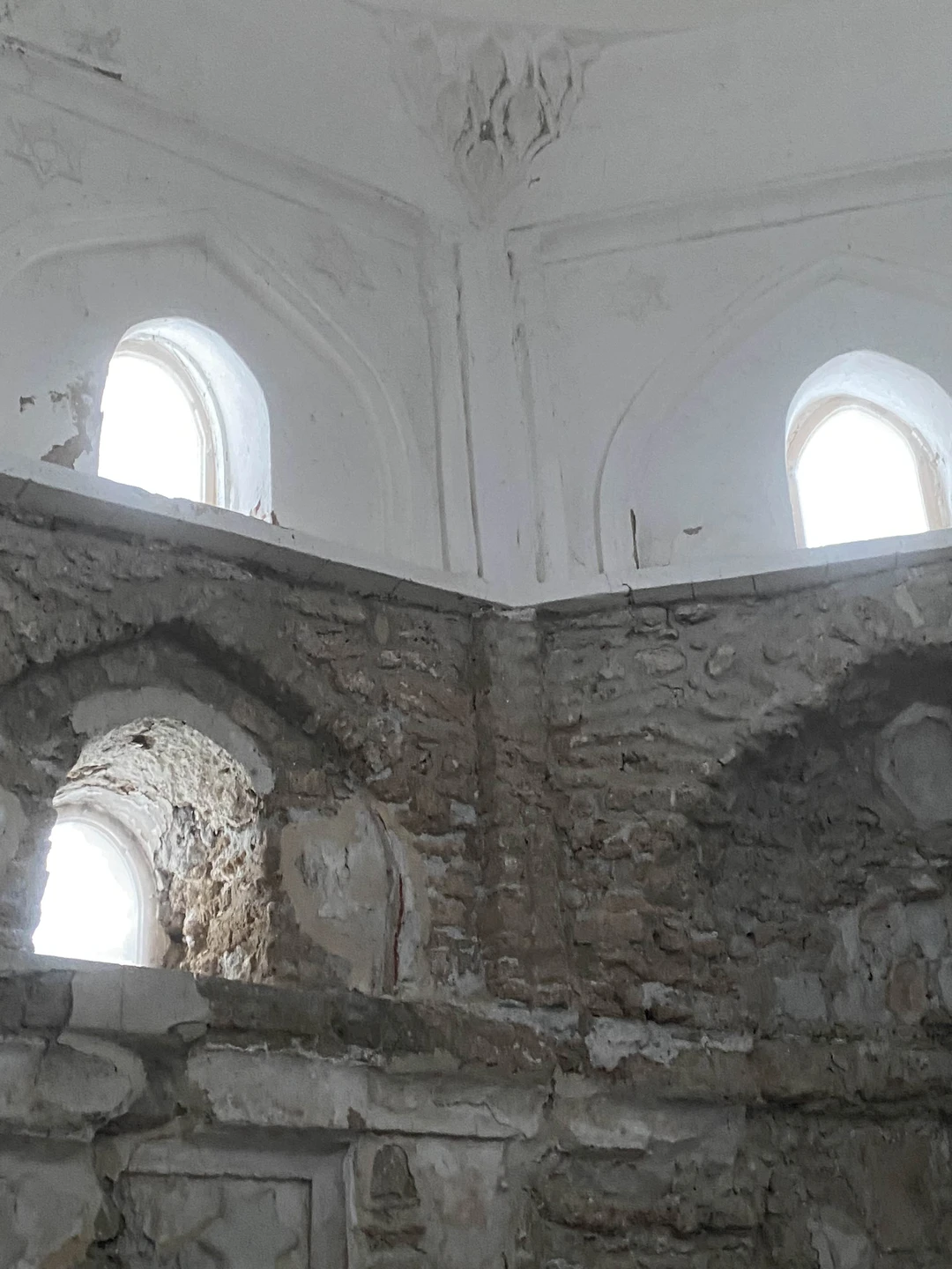 Всё идеально. Даже снежная метель нисколько не омрачила настроение, никто не замерз. Питание в столовой отличное