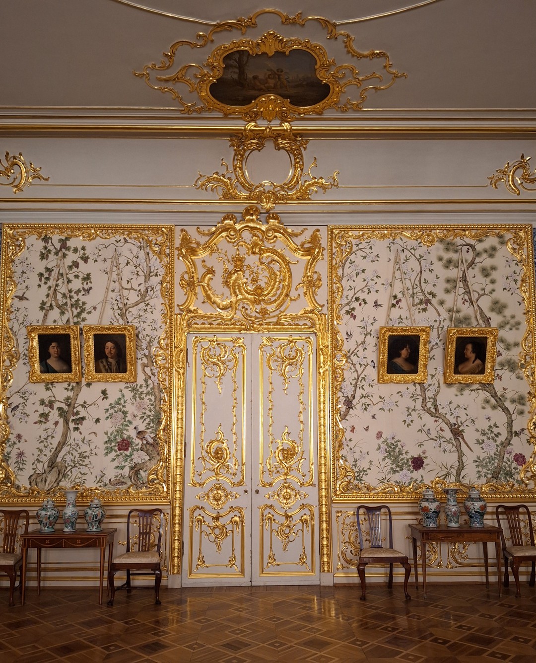 Экскурсовод Максим был очень вежлив, увлекательно рассказывал, добавляя интересные факты