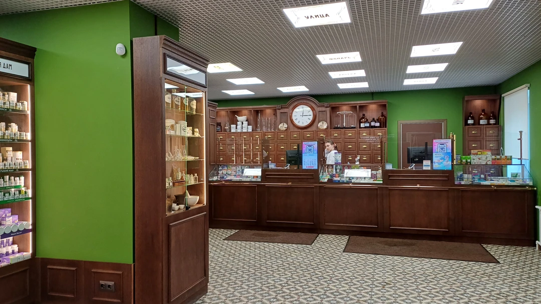 Прекрасный формат экскурсии: насыщенная и познавательная прогулка с великолепным расказчиком. Узнала много нового, даже проходя по