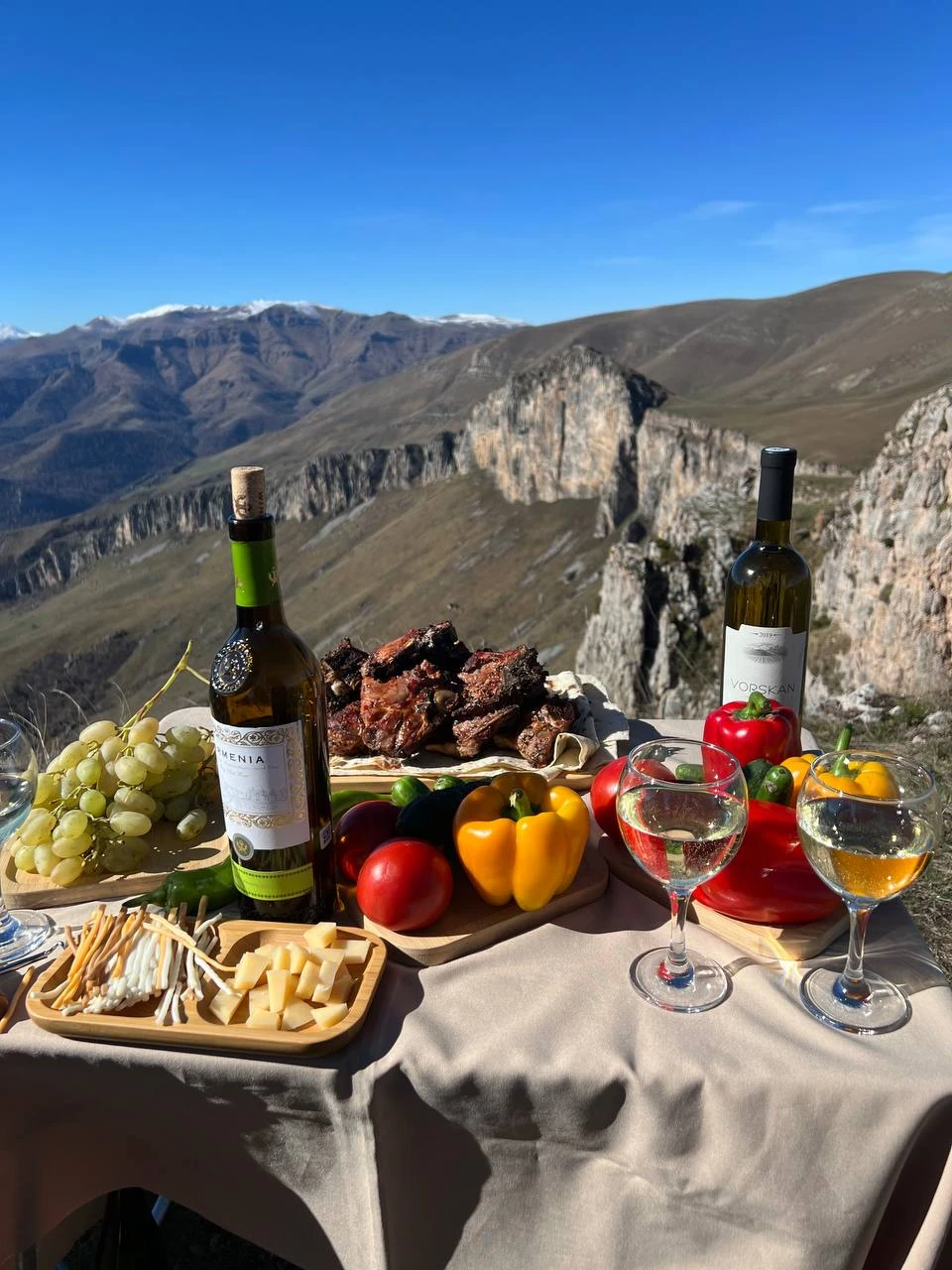 Ездили с подругой в два разных тура с Арманом и нам очень понравилось! Первый тур бронировали