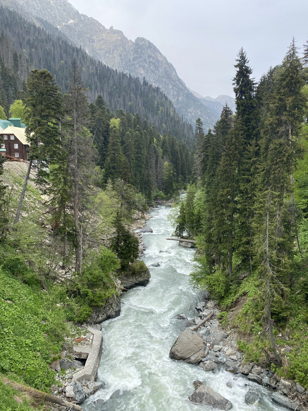 Путешествие очень понравилось) Олег хороший рассказчик, знает на 5 маршрут, рекомендует хорошие кафе с вкусное едой)