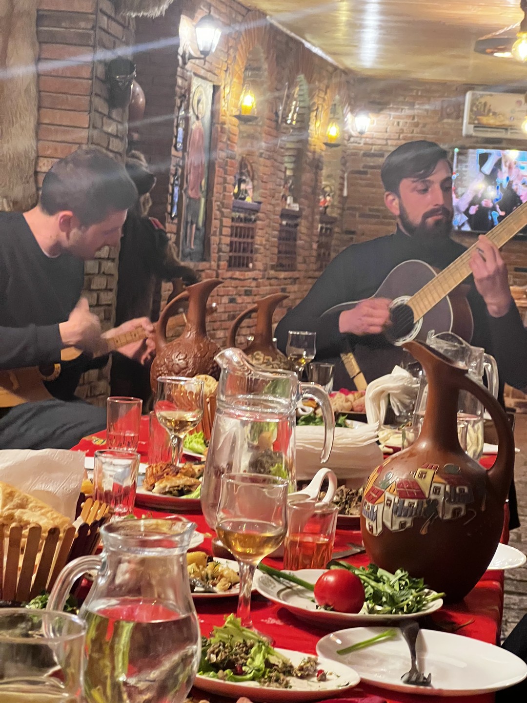 Была в гостях у Ильи, я путешествовала одна, но даже в незнакомой компании чувствовала себя уютно