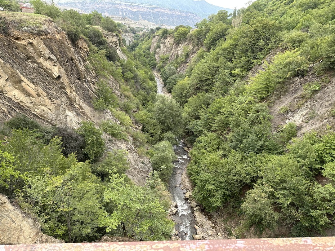 У нас был экскурсовод Рамис. Нам очень понравилось, но начну по порядку))
