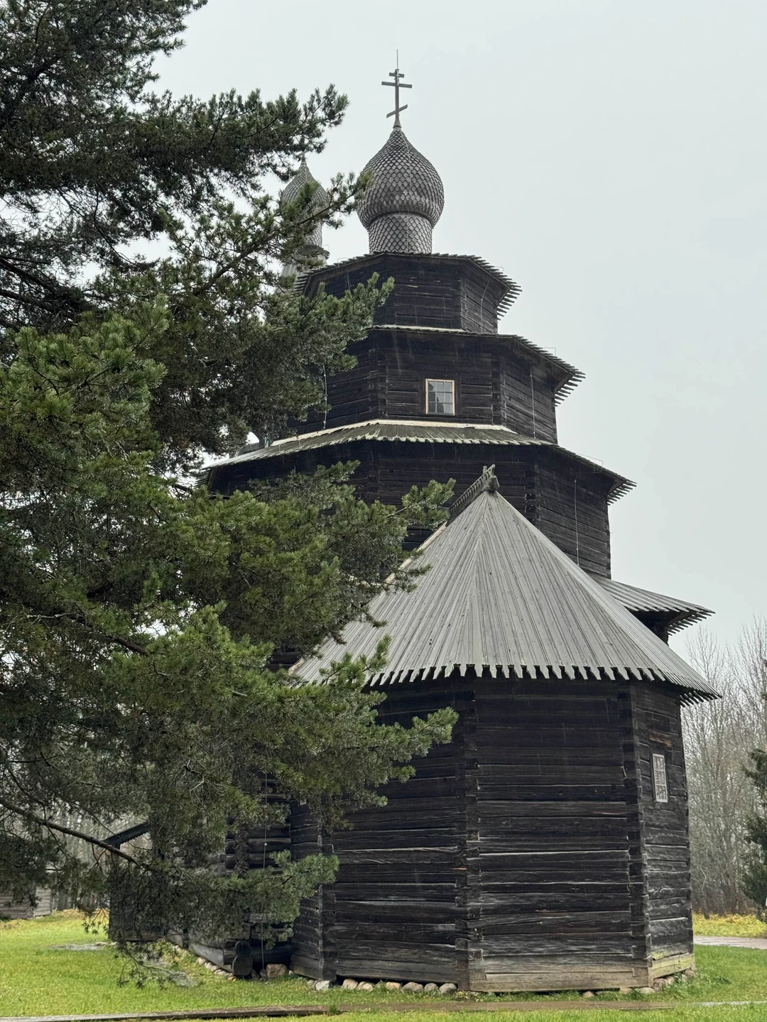 Хорошая экскурсия, но как-то суховато что ли и слишком все быстро. В Витославлицах было мало времени