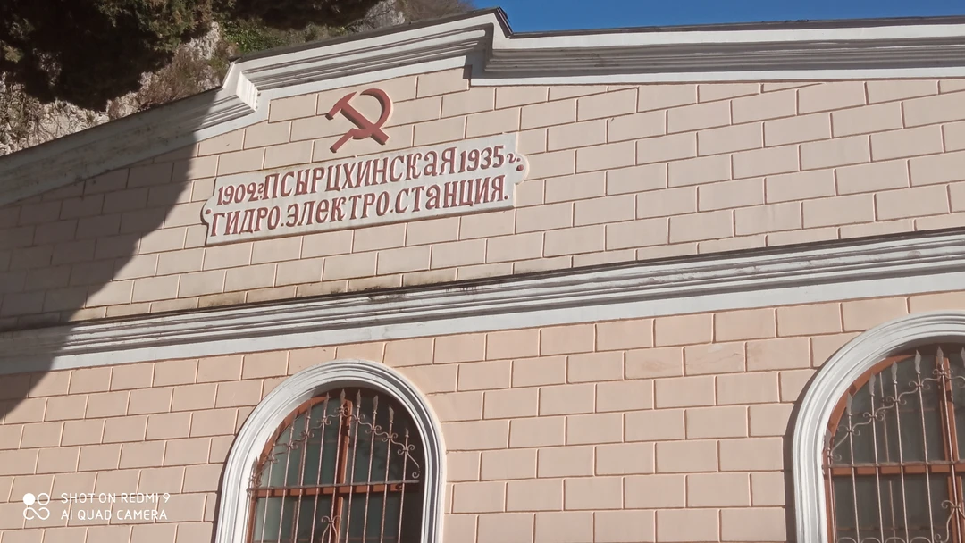 Не смотря на не сезон для Абхазии, путешествие в феврале очень комфортно по этой стране. Нет