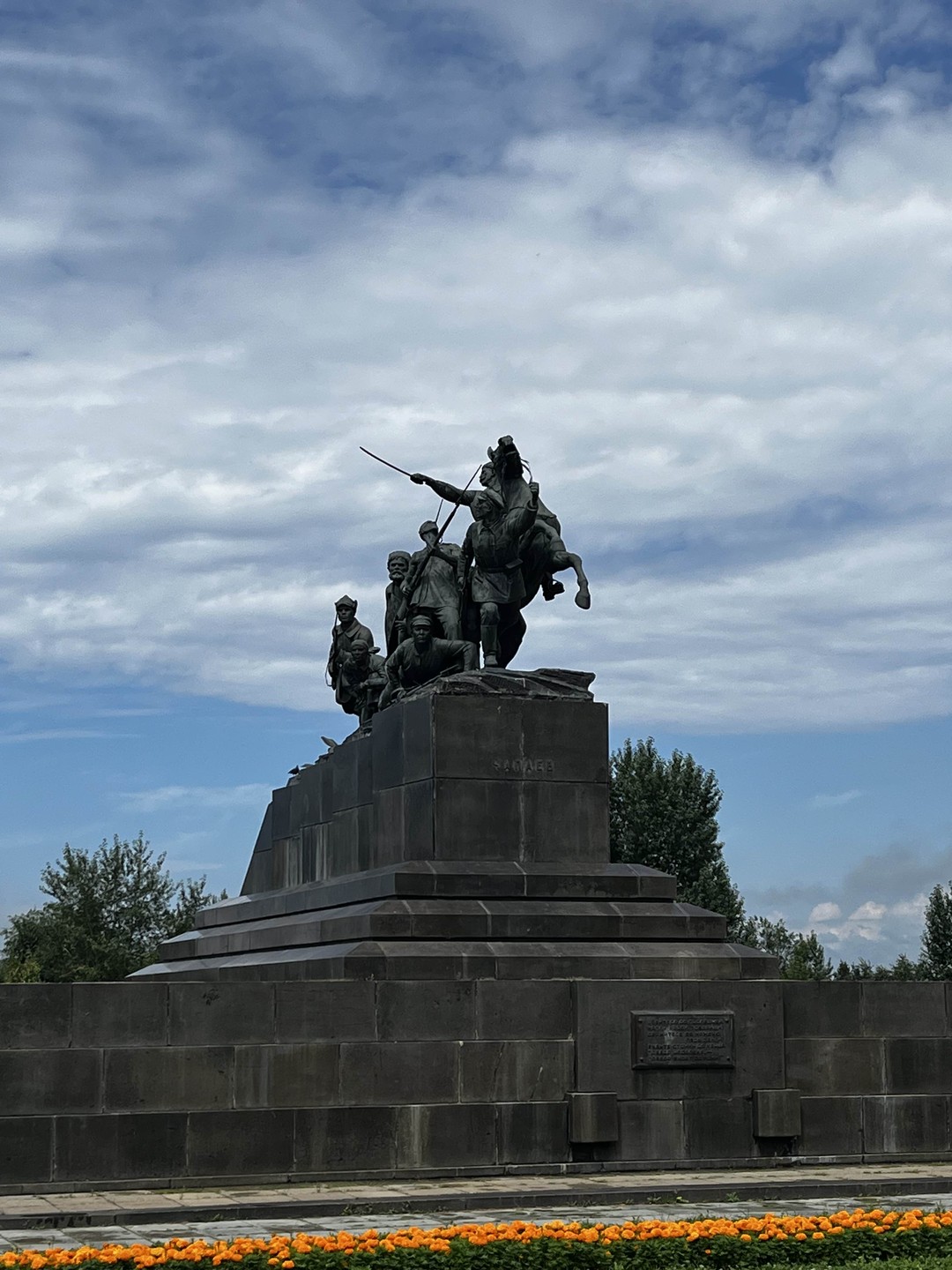 Профессионально поданный материал. Логично и эмоционально выстроенный. Красиво сплетены истории купечества, революции, советский период, от города