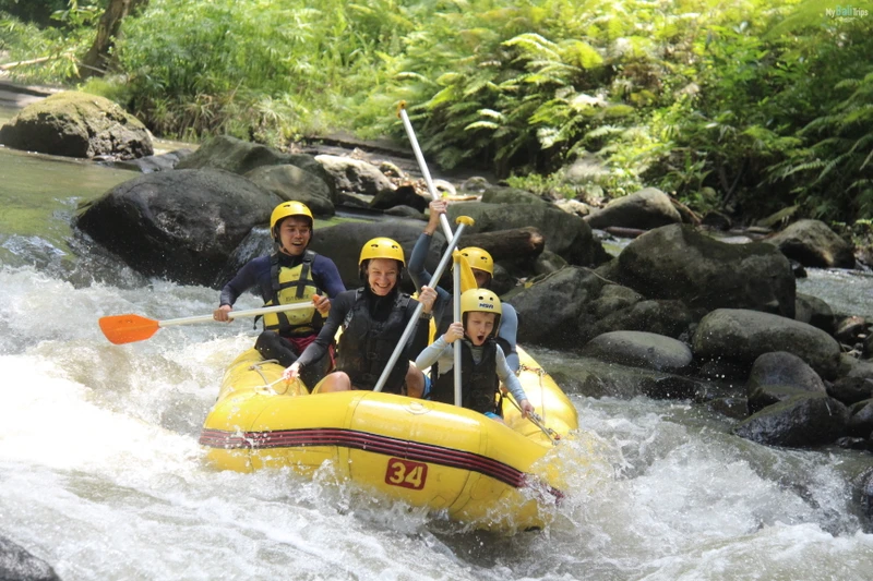 Удивительно живописный рафтинг по реке Аюнг