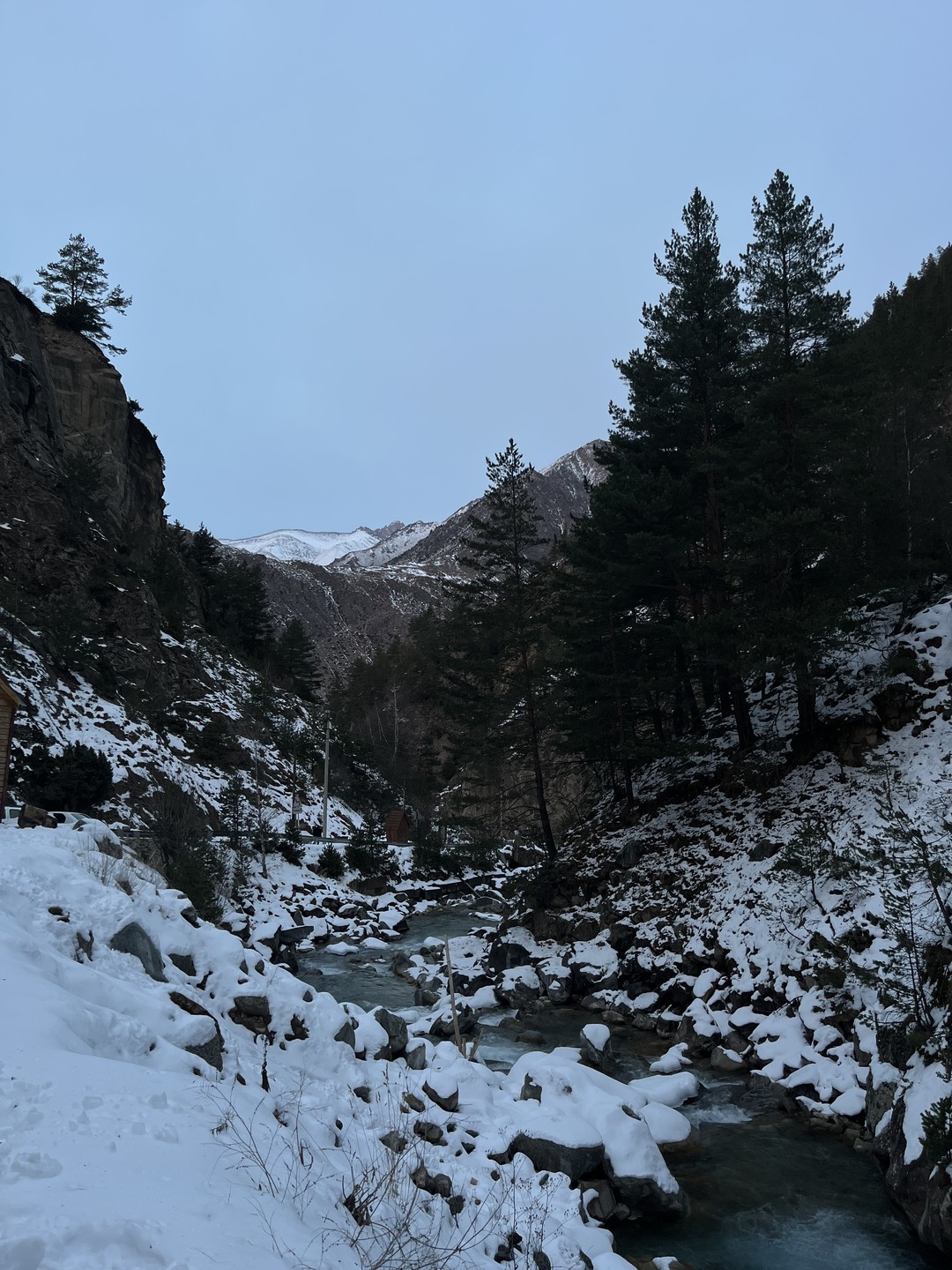 Мы приехали на 10 дней в Нальчик и, конечно, первым пунктом было посещение Эльбруса. Ислам согласовал