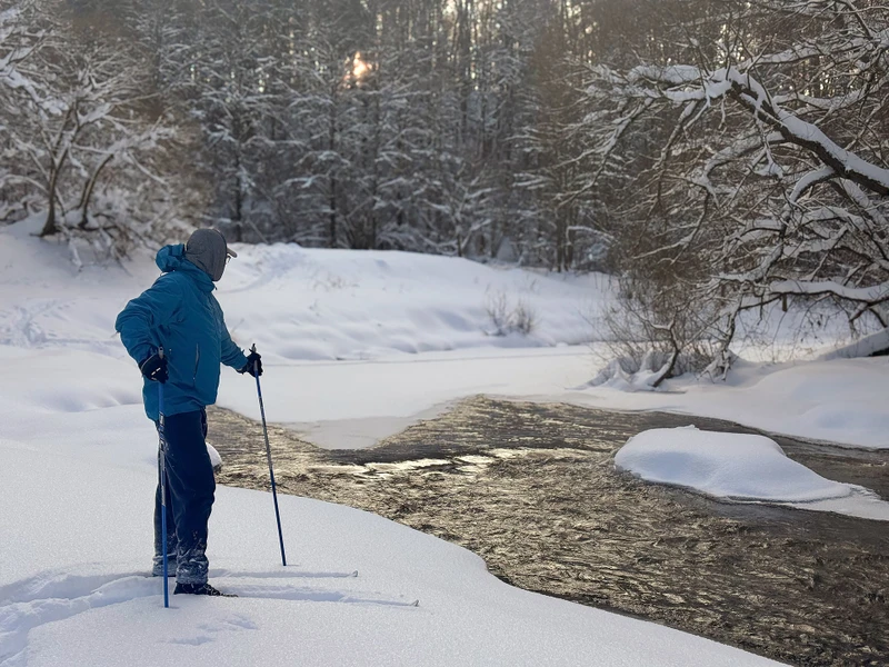 Лыжная прогулка по застывшей реке - в Тарусе