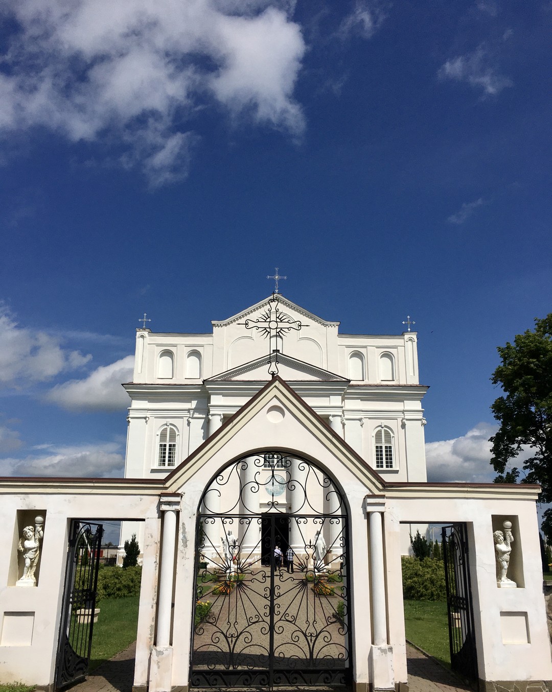 Всем рекомендую эту экскурсию, если вы хотите увидеть необычные костелы и посетить усадьбу композитора, политического деятеля,