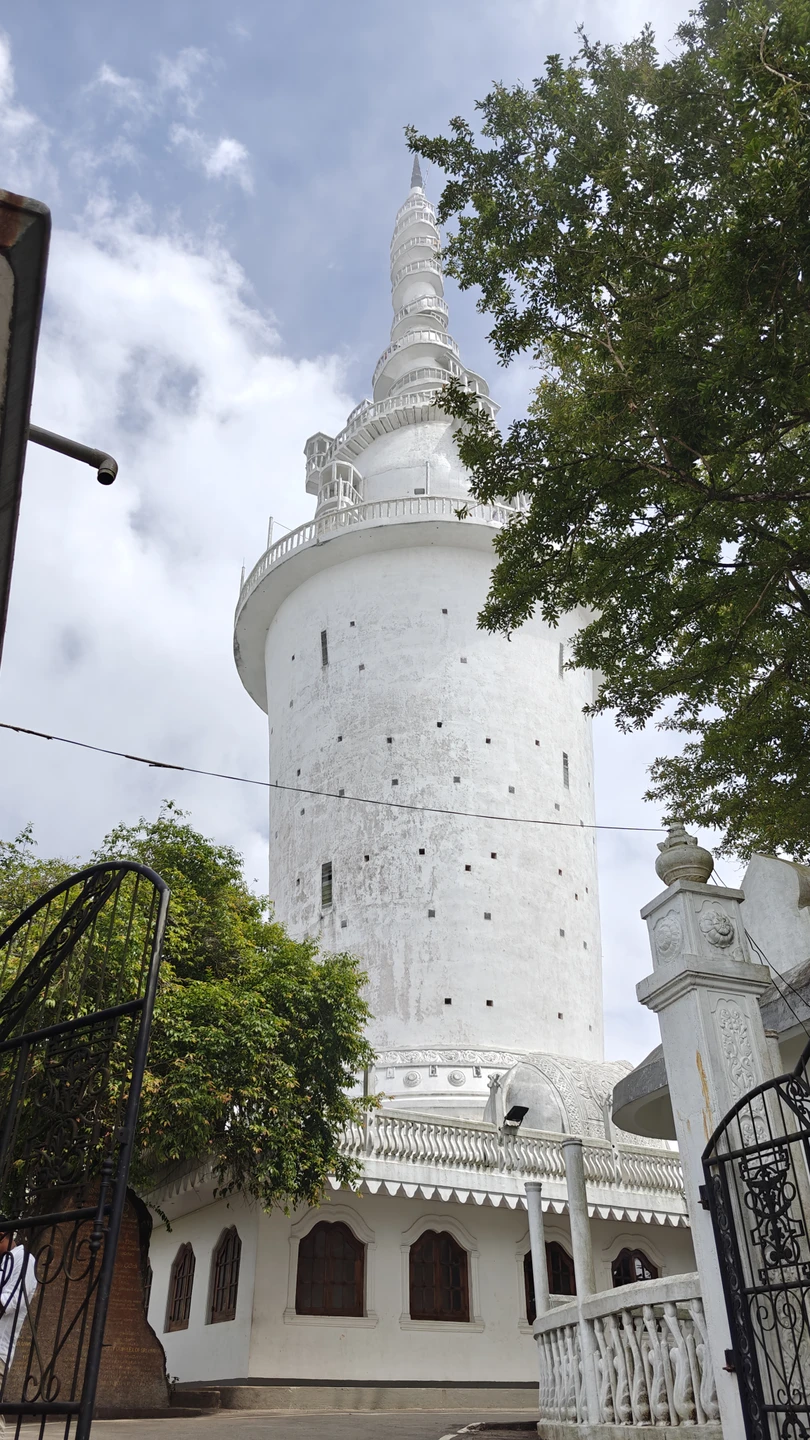 Задача была найти гида для путешествия в составе семьи из трёх человек на три дня. Гид