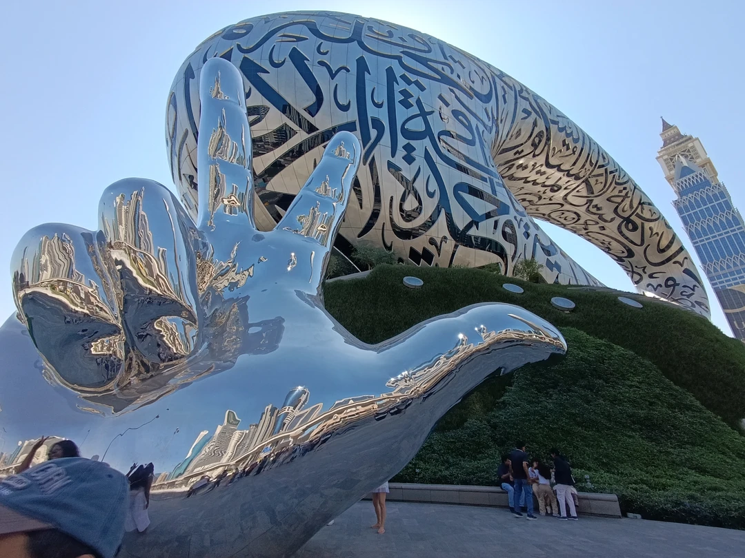 Посетили обзорную экскурсию, всё понравилось. Гид Хасан все объяснял,подсказывал,отвез во все интересующие нас места Дубая. Спасибо большое!