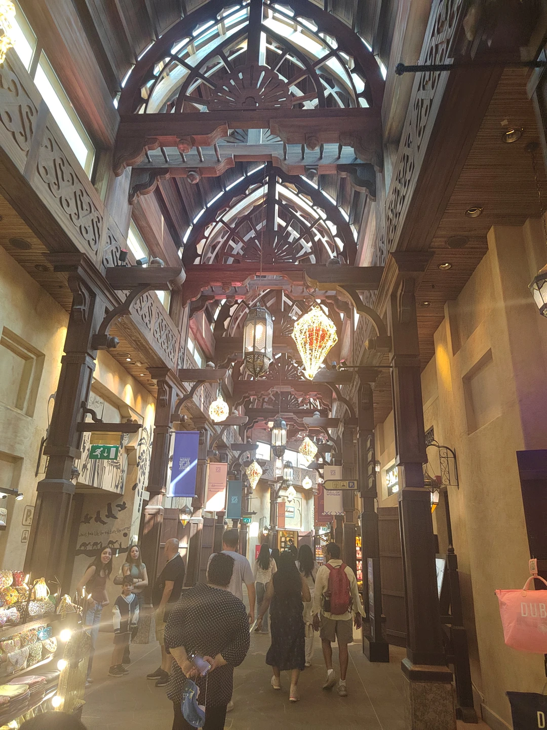 Экскурсия по Дубаю прошла безупречно, нам очень понравилось, гид Азиз был очень вежливым и добрым. У