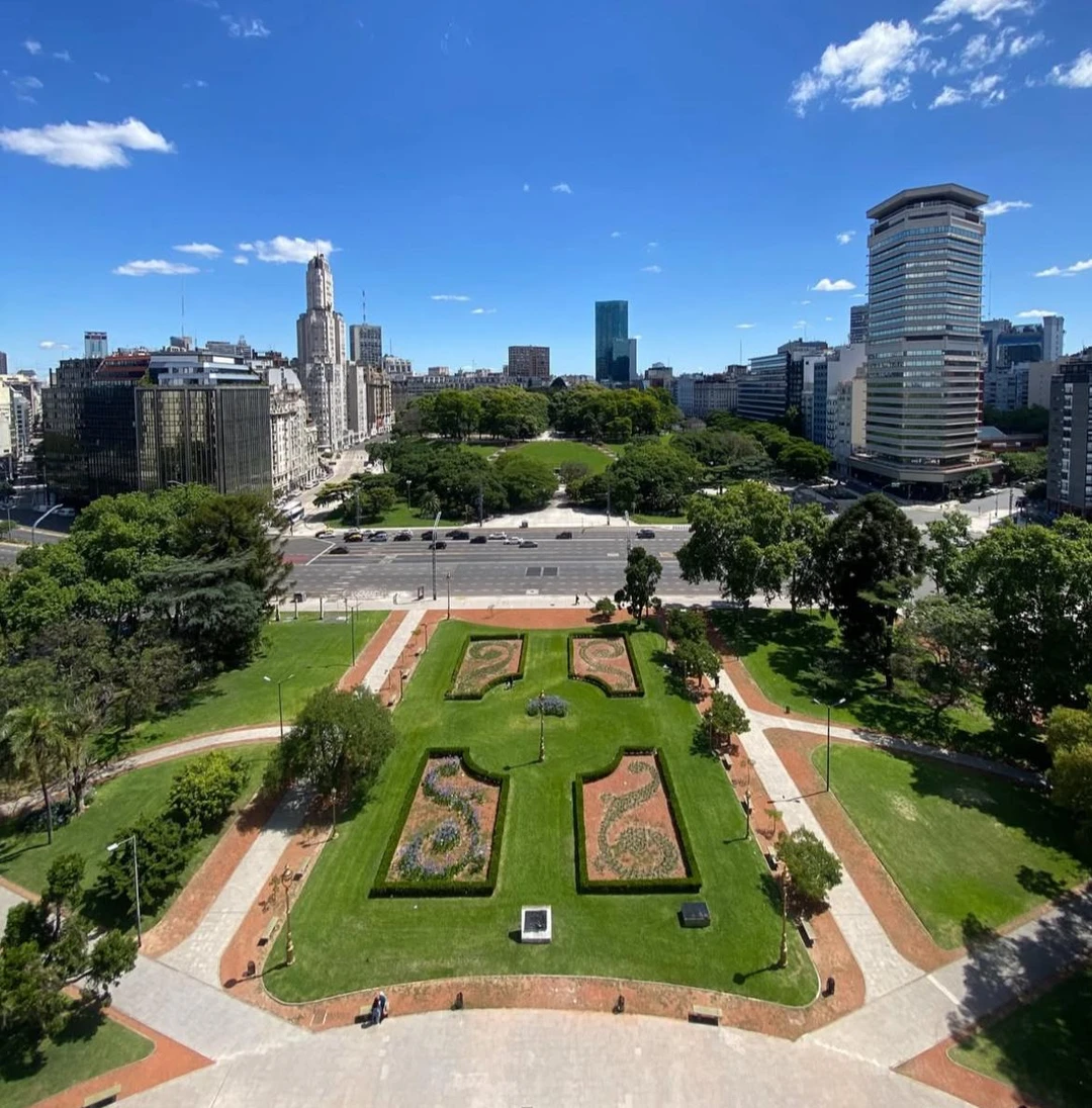 В этой экскурсии понравилось то, что Буэнос-Айрес можно увидеть с абсолютно разных сторон: красочный необычный район