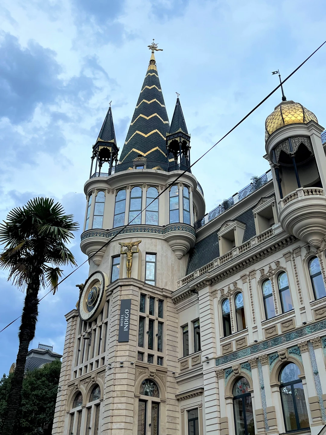 Очень интересная и познавательная экскурсия. В первые дни после приезда Батуми нас не впечатлил, но Олег