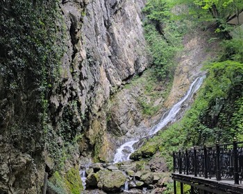 Мавзолей Дири Баба, Джума-мечеть, водопад Семь красавиц и озеро Нохур