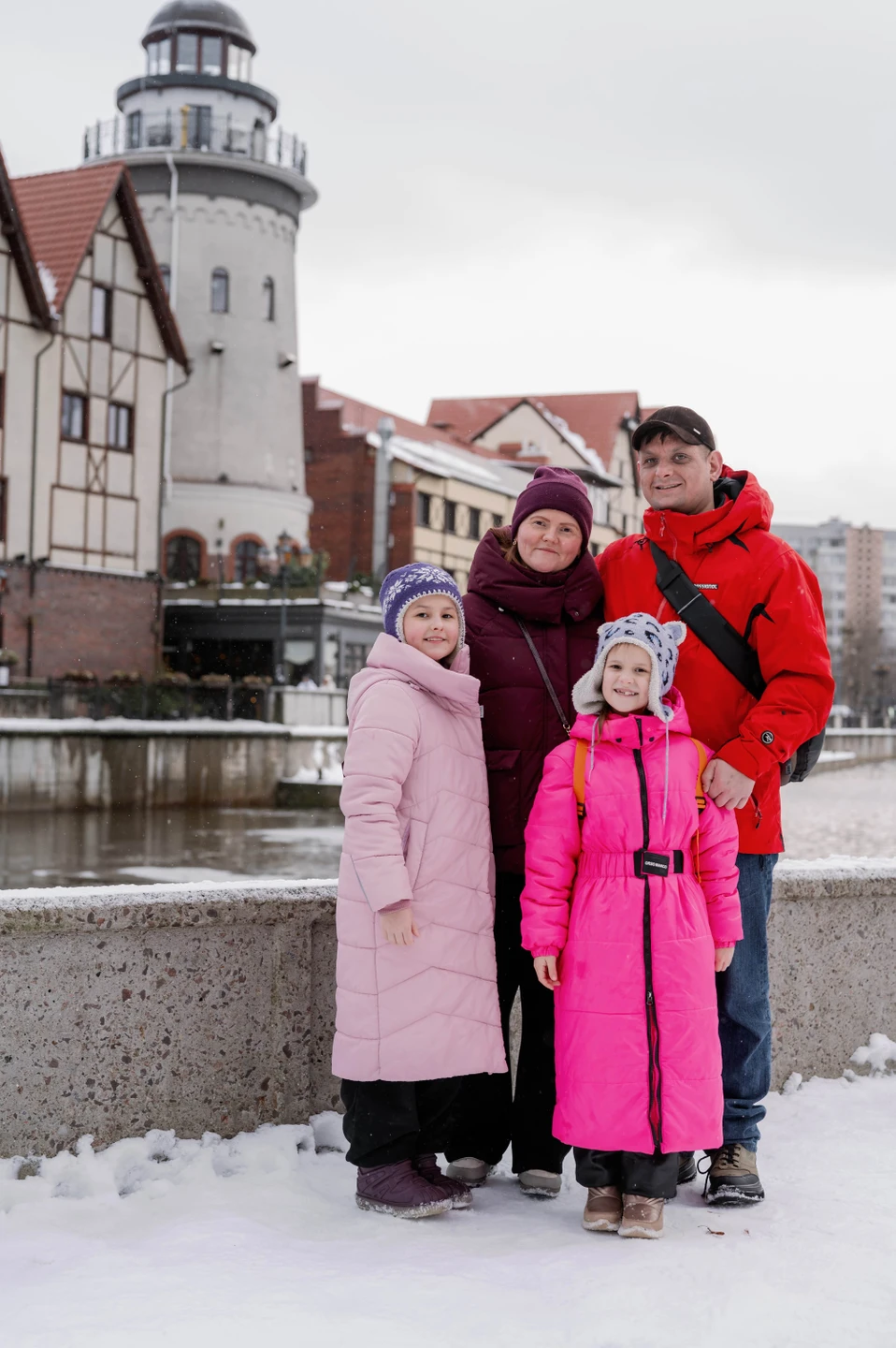 Нам понравилась прогулка с Юлией. Было ненавязчиво, легко и приятно. Юлия помогает с ракурсами, подсказывает. Результат нам всем тоже понравился 👍
