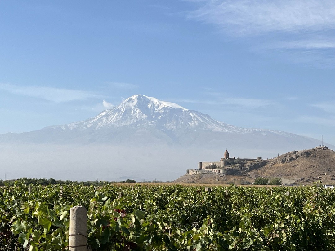 Второй день провели с Анной и Артуром)) супер классно было, виды невероятные, обед вообще супер, дигустация