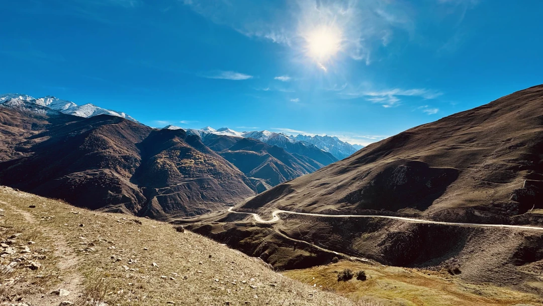 Хочу выразить огромную благодарность за позитивные эмоции, приятные впечатления от поездки с экскурсоводом Альбертом. Человек знающий