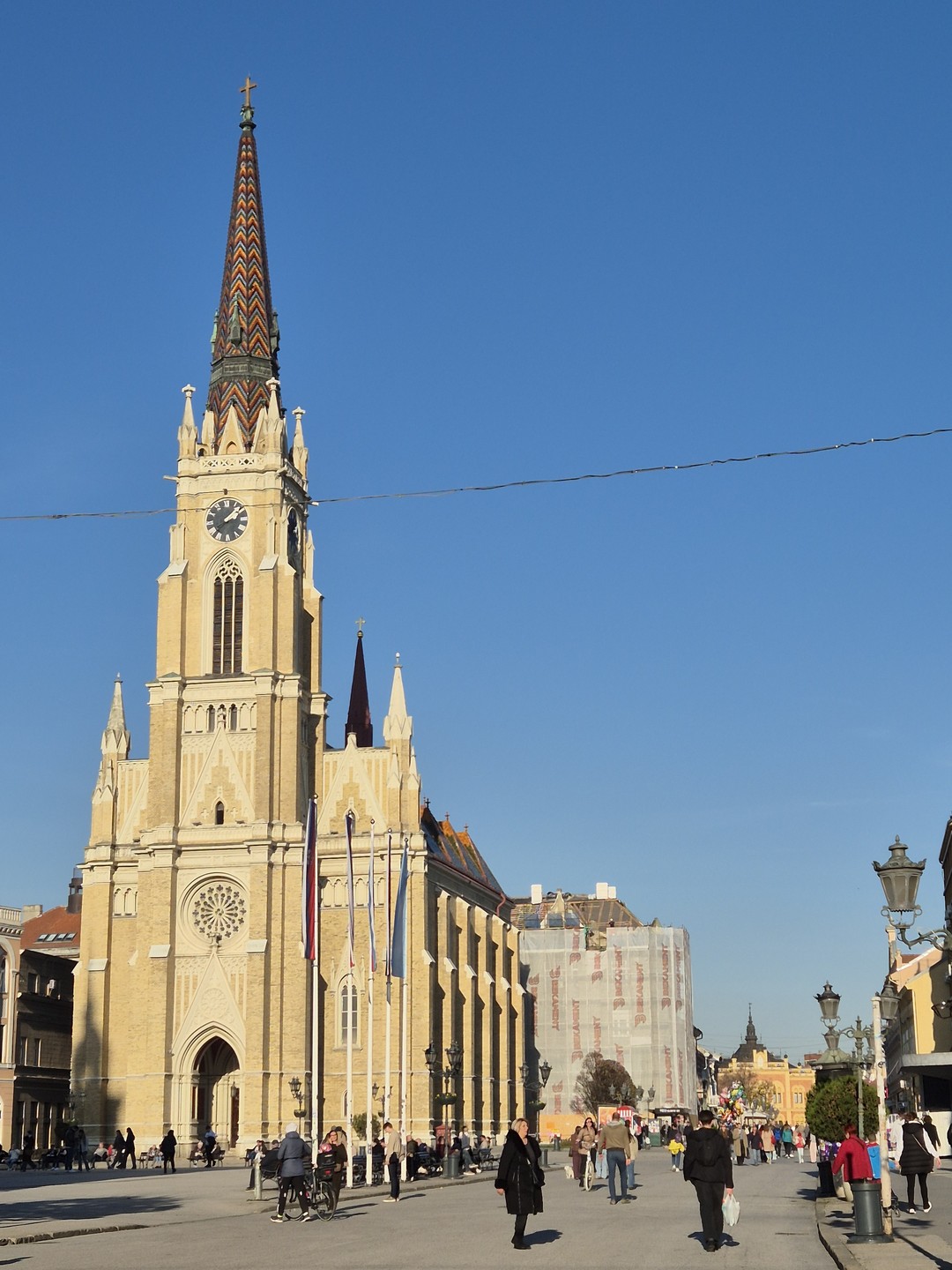Экскурсию с Александром можно назвать увлекательным путешествием! Очень интересно,познавательно,с юмором. Лёгкое общение, много информации не только