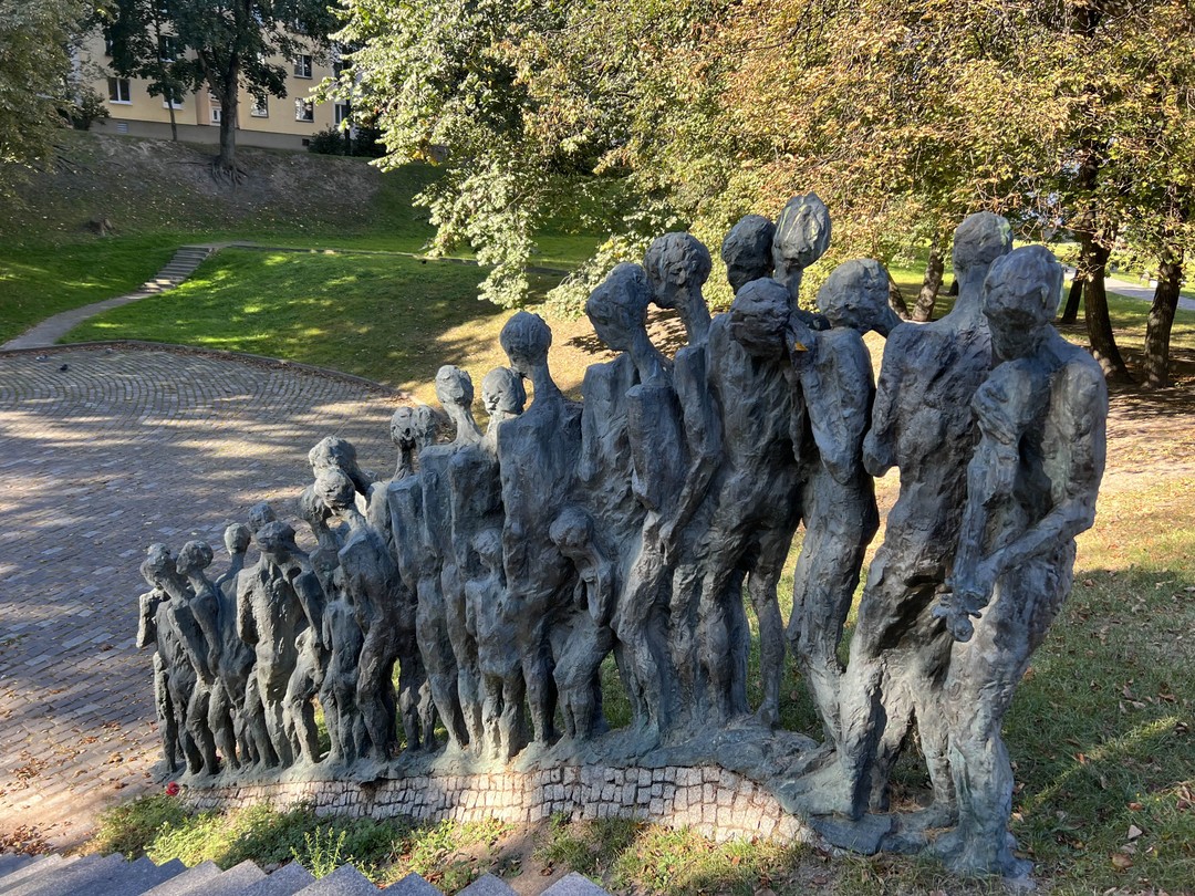 Большое спасибо за экскурсию. Анатолий, прекрасный экскурсовод и собеседник