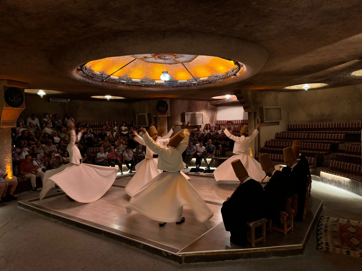 Церемония кружения дервишей в Каппадокии