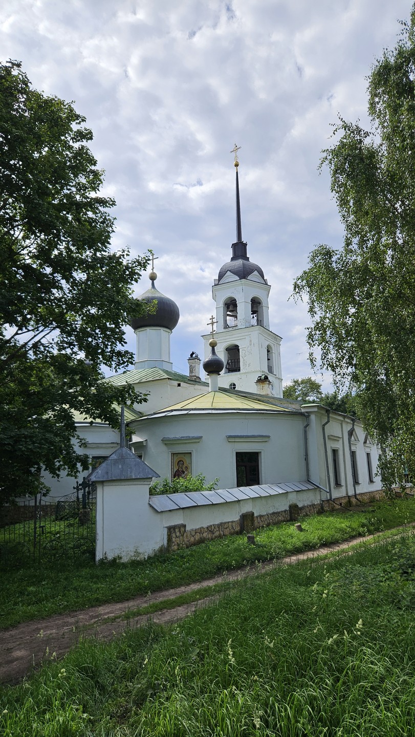 Это было фактически паломничество. На острове им. Залита рассказ гида был в основном посвящён жизни и
