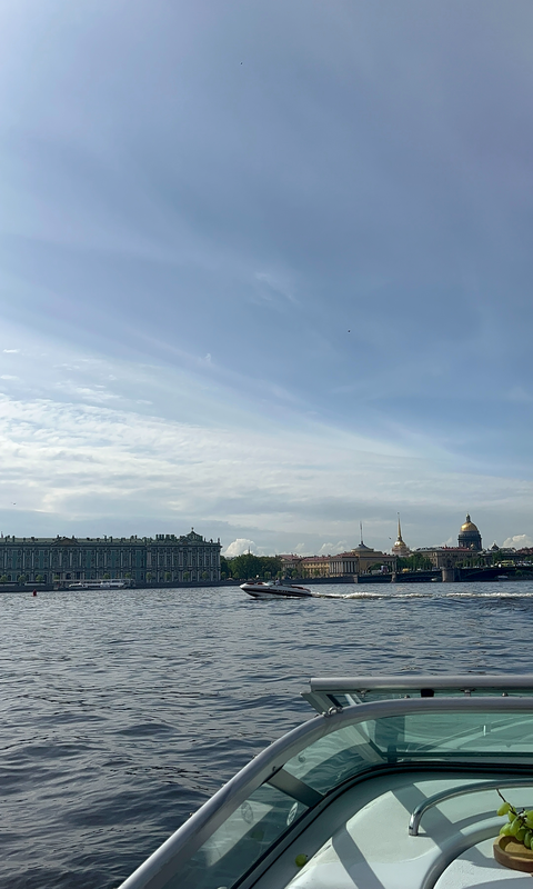 Фото к экскурсии Петербург на воде: уютный пикник на катере