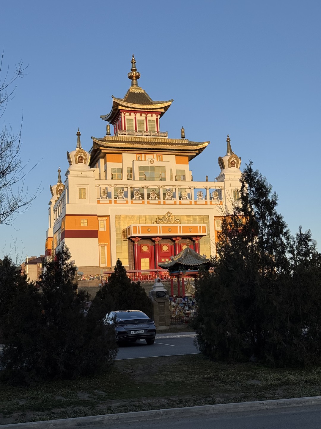 Экскурсию для нас провел Ян. Такой молодой и воодушевленный своей республикой! Вежливый, интересный рассказчик, обаятельный, а