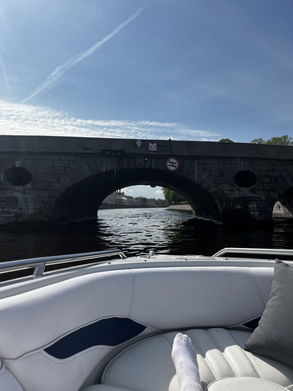 Фото к экскурсии Петербург на воде: уютный пикник на катере