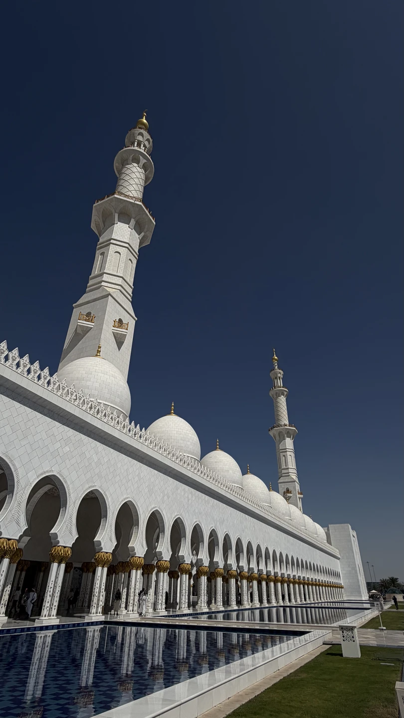 Остались в восторге от экскурсии в Абу-Даби с Азизом! Весь день было очень комфортно, в мини-группе