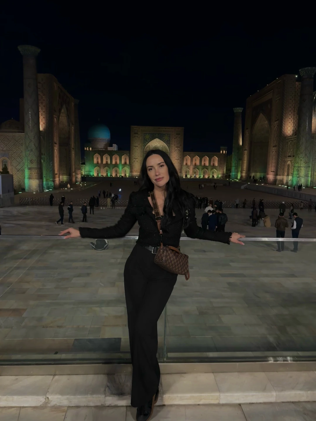 Хочу от всего сердца поблагодарить гида за эту удивительную прогулку. Это была не просто экскурсия, а самое настоящее путешествие во времени