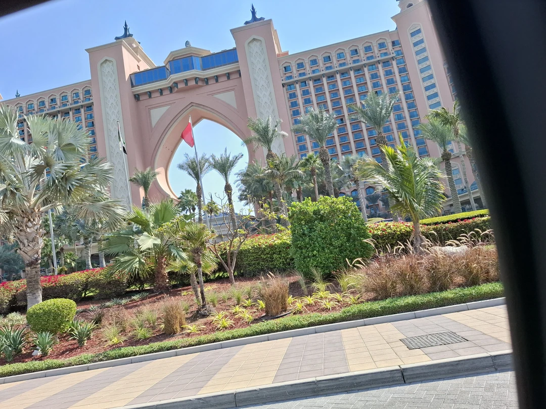 Сегодня были на индивидуальной экскурсии по Дубаю с гидом Али — и остались в полном восторге