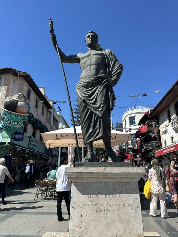 По Старому городу - от античности до наших дней