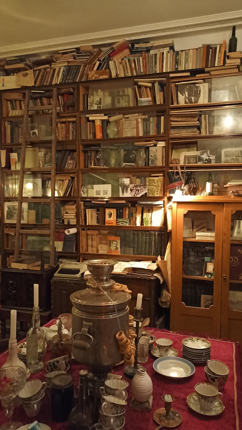 Ленинградские коммуналки - снаружи и изнутри (Елена)