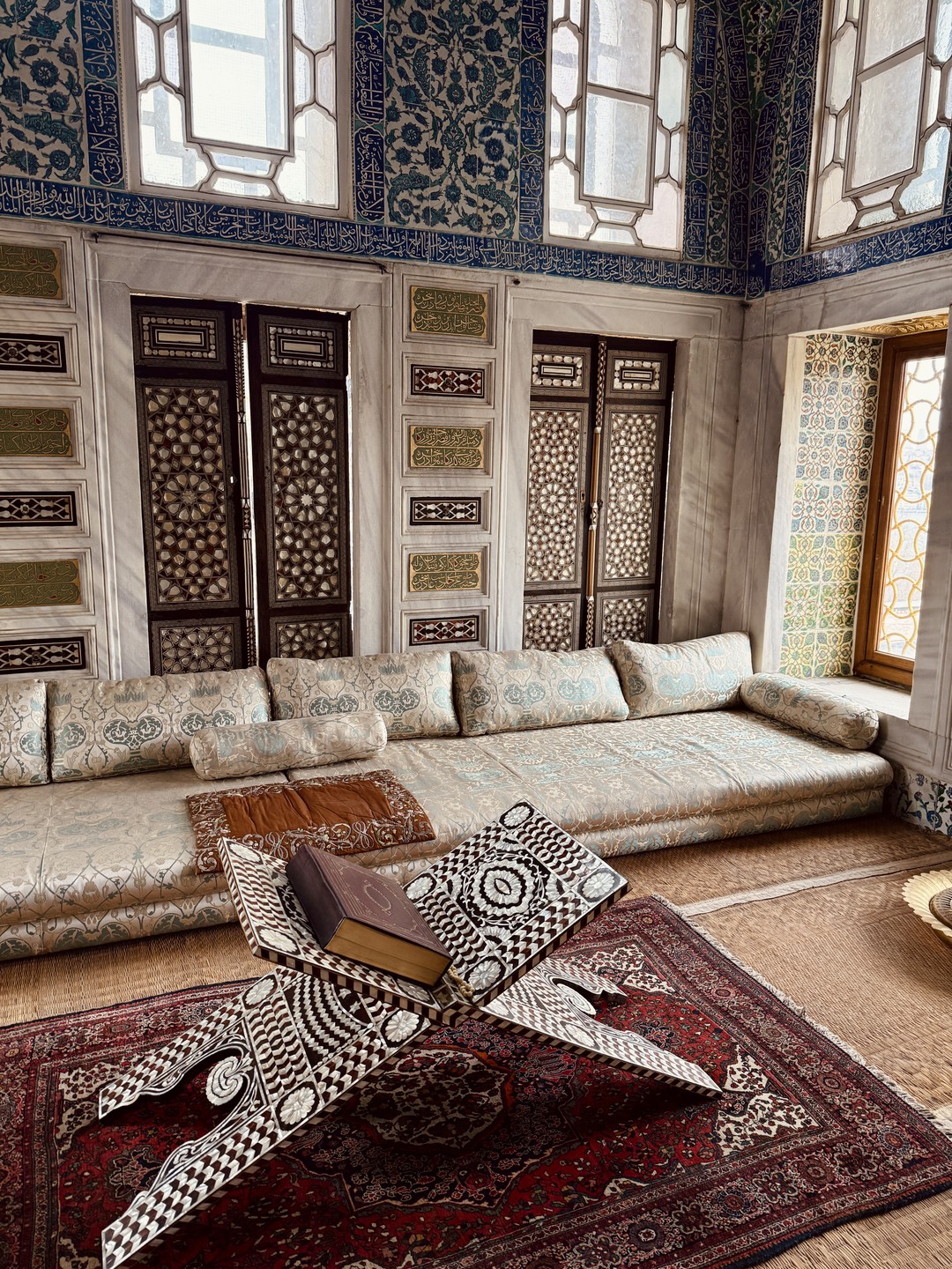 Очень понравилась экскурсия! Мы посмотрели все, что можно - цистерну базилика, голубую мечеть, дворец Топкапы, мечеть