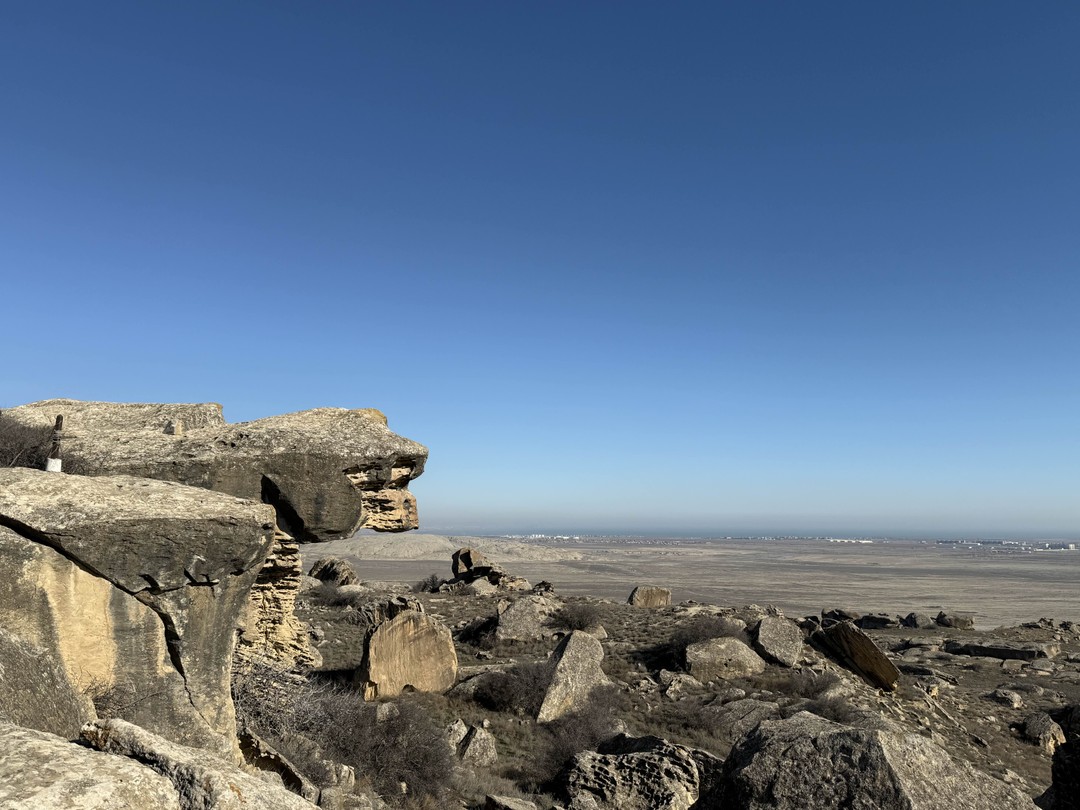 У нас был Гид Рустам. Он классный, все прошло как надо) человек профессиональный и увлеченны своим делом!)