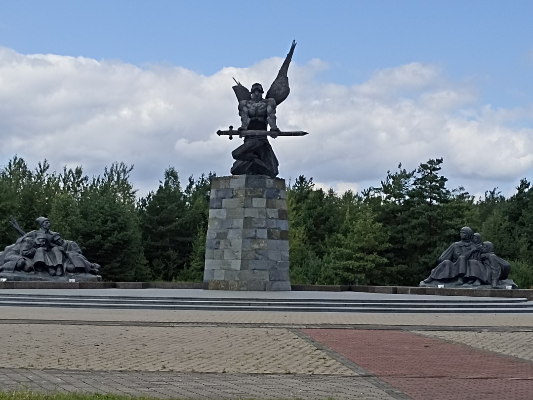 Очень интересная экскурсия. Много необычных локаций: усадьба Огинских, мемориал погибшим в Первую мировую войну в Сморгони