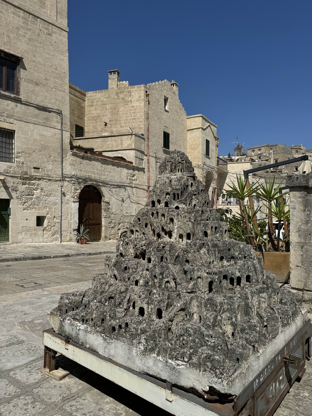 Алина встретила меня на вокзале в Бари и мы вместе поехали до Матеры. Также подробно рассказала,