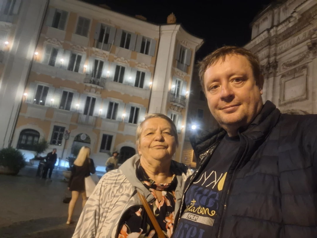 Нашим гидом был молодой музыкант Себастьян. Он отличный рассказчик, со своим особенным взглядом на исторические события