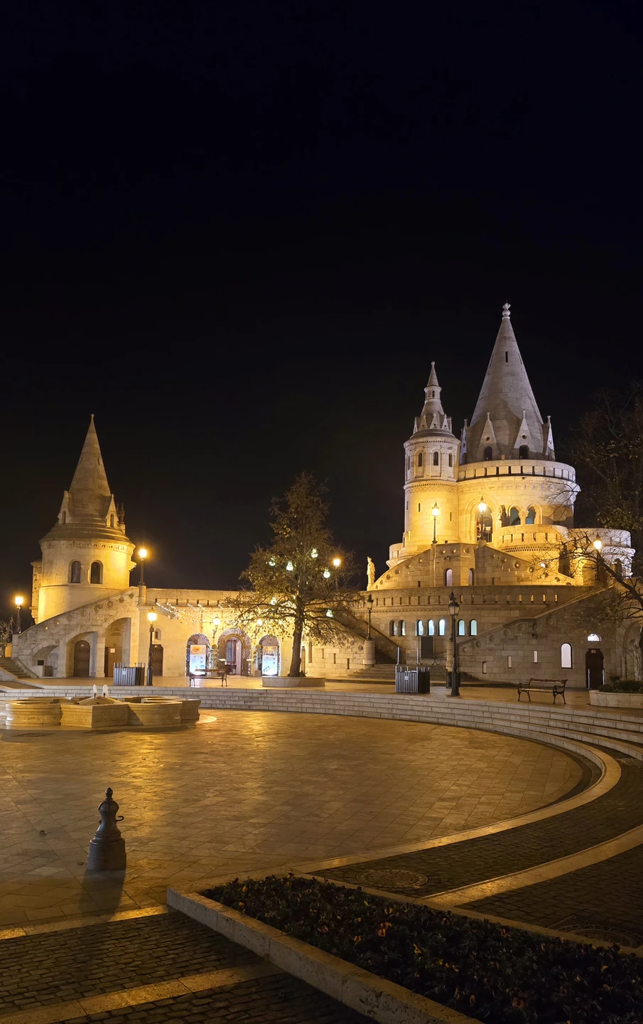 Первый день в Будапеште и первая эескурсия по волшебному ночному городу. После слова волшебный ничего больше
