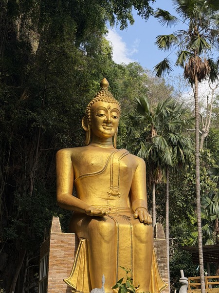 Покупаться в водопадах была хорошая идея, но идти к ним км вверх по бездорожью- было непросто, совсем непросто…