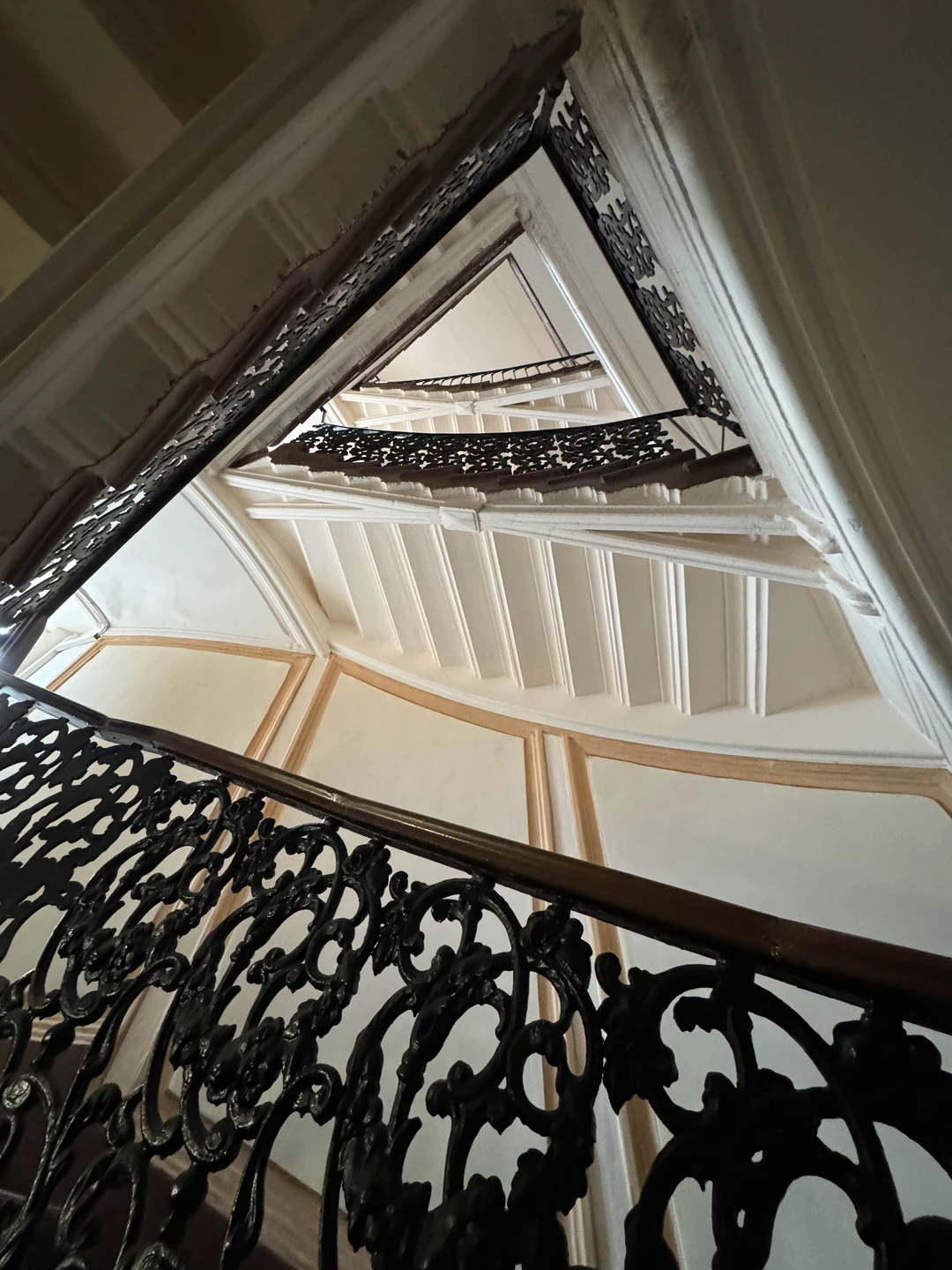 Была в Питере неоднократно и на всех известных маршрутах успела отметиться, удивить меня уже задача со