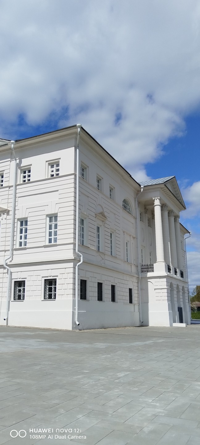 Вчера были на экскурсии Полотняный завод с посещением усадьб Гончаровых и Щепочкиных с экскурсоводом Натальей. Информацию