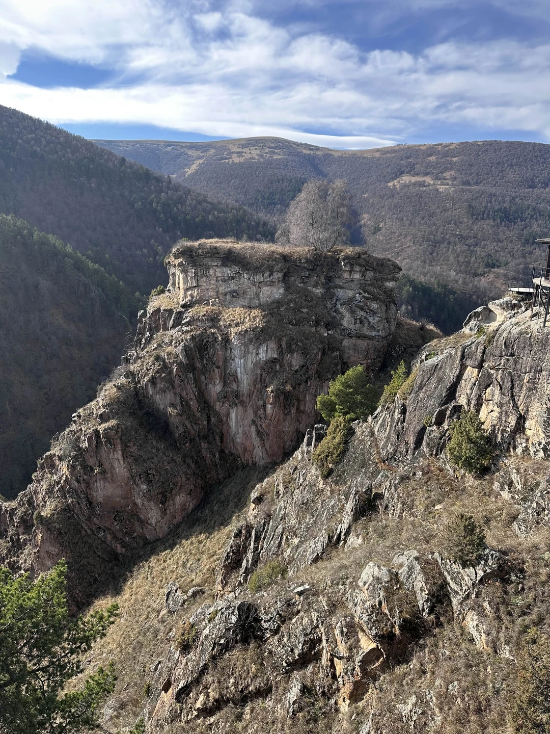 Прекрасный гид Александр, все комфортно, понятно, безопасно. Насыщенно, красивые виды, повезло с погодой, увидели Эльбрус. Поселили