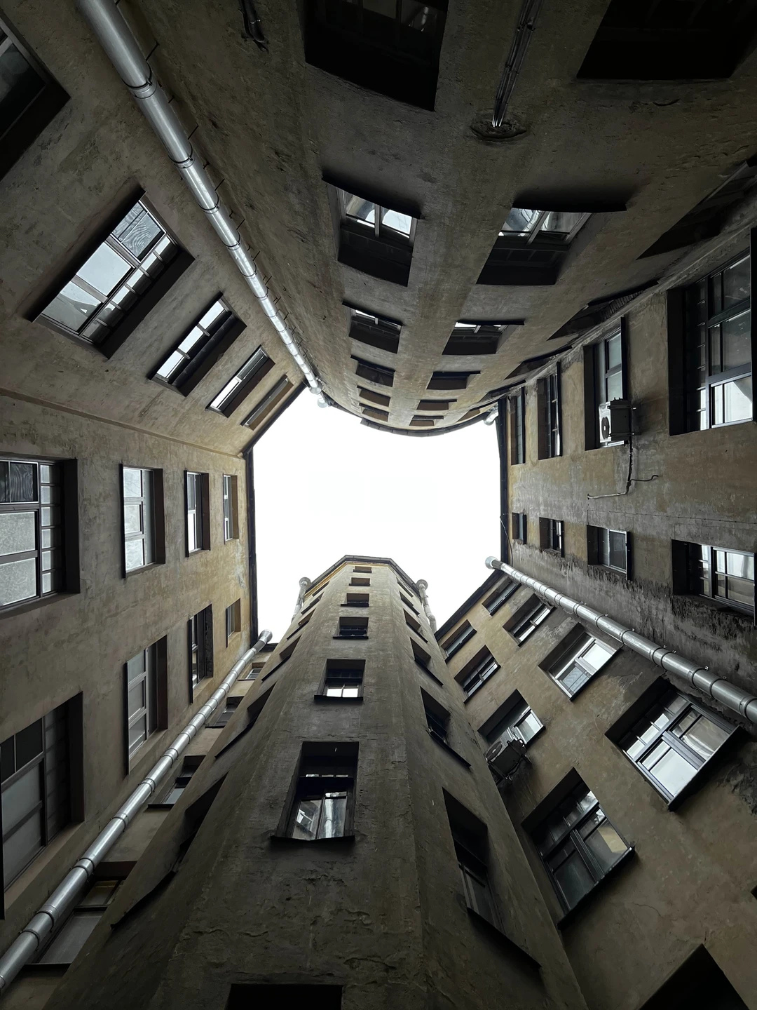 Секреты Петроградской стороны: дворы-колодцы, парадные и доходные дома (Галина)