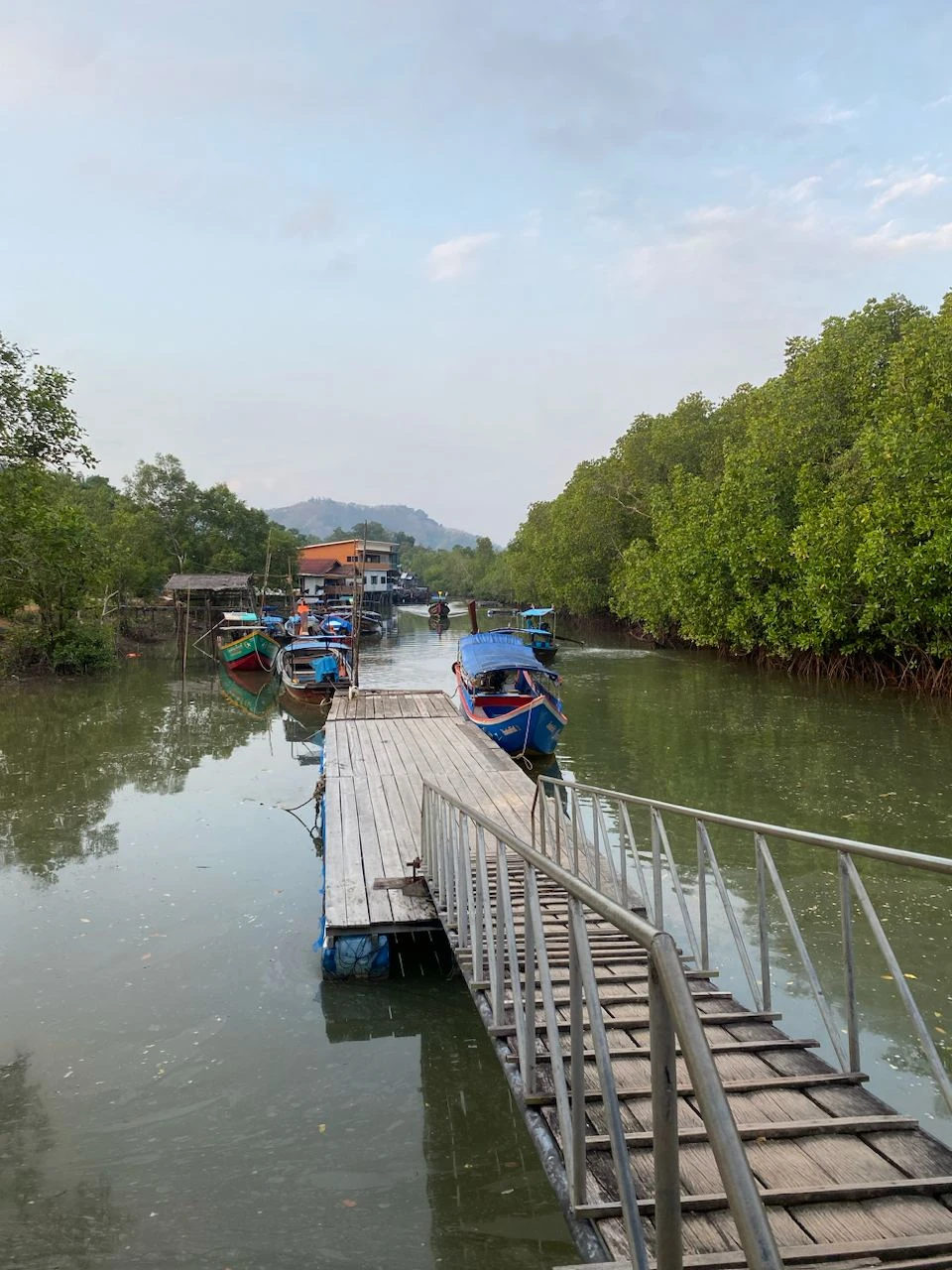 Пожалуй, одна из лучших экскурсий, на которых я была, с яркими впечатлениями, необычными локациями и красивыми фотографиями на память. Спасибо Денису!