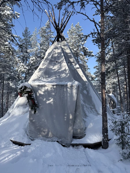 решили организовать путешествие сами и не прогадали. Нашим гидом был Кирилл. Поскольку мы задержались на завтраке