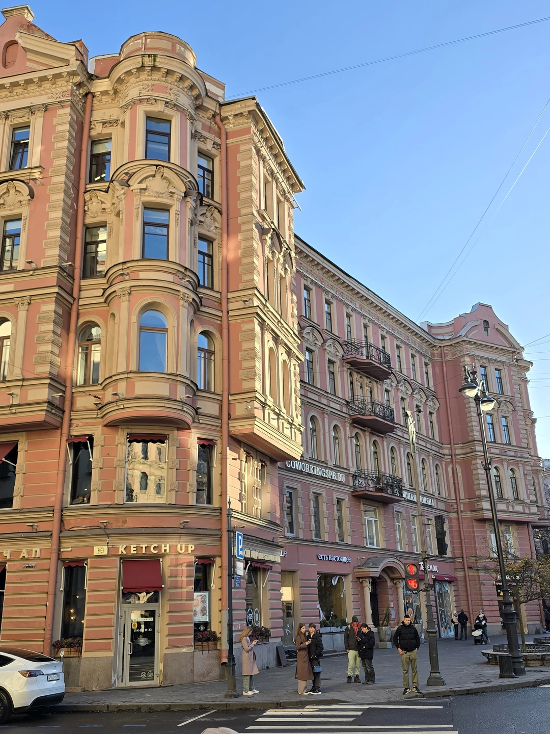 Секреты и лабиринты Петроградской стороны: дворы, парадные, легенды (Константин)