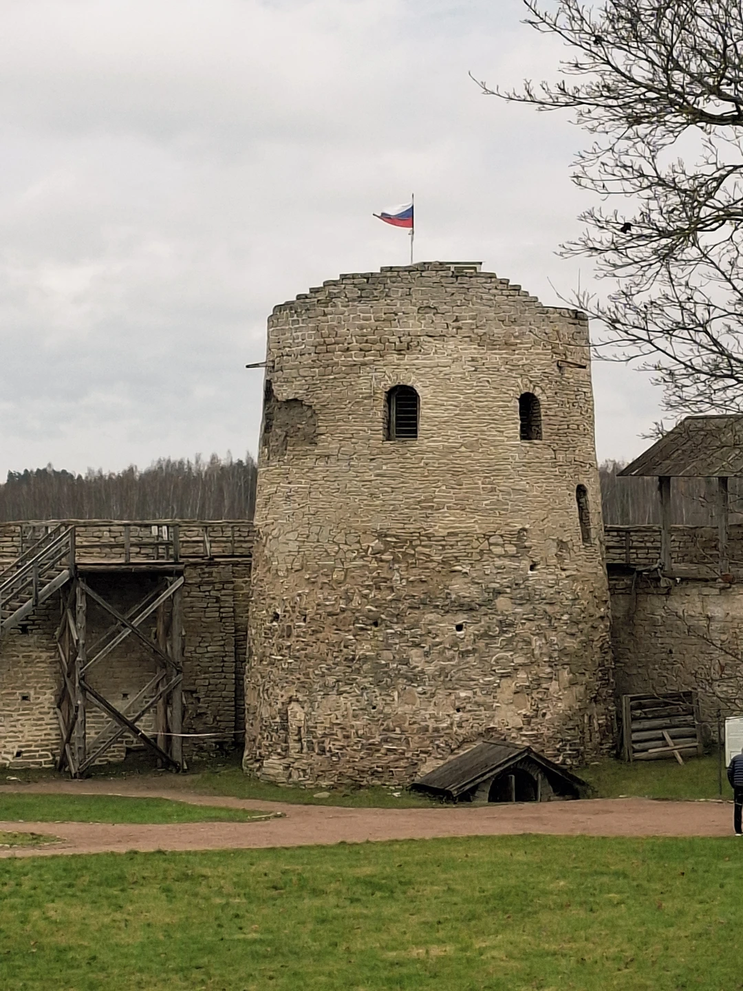 Автобусная экскурсия из Пскова в Изборск и Печоры (Мария)